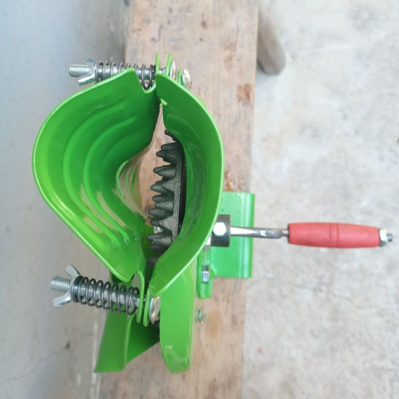 Hand Crank Corn Thresher Mini  - огляд і ціна Corn Sheller Machine